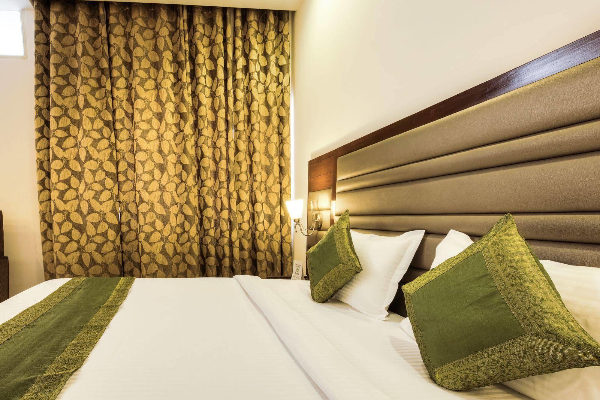 Mint Hotel จัณฑีครห์ ภายนอก รูปภาพ