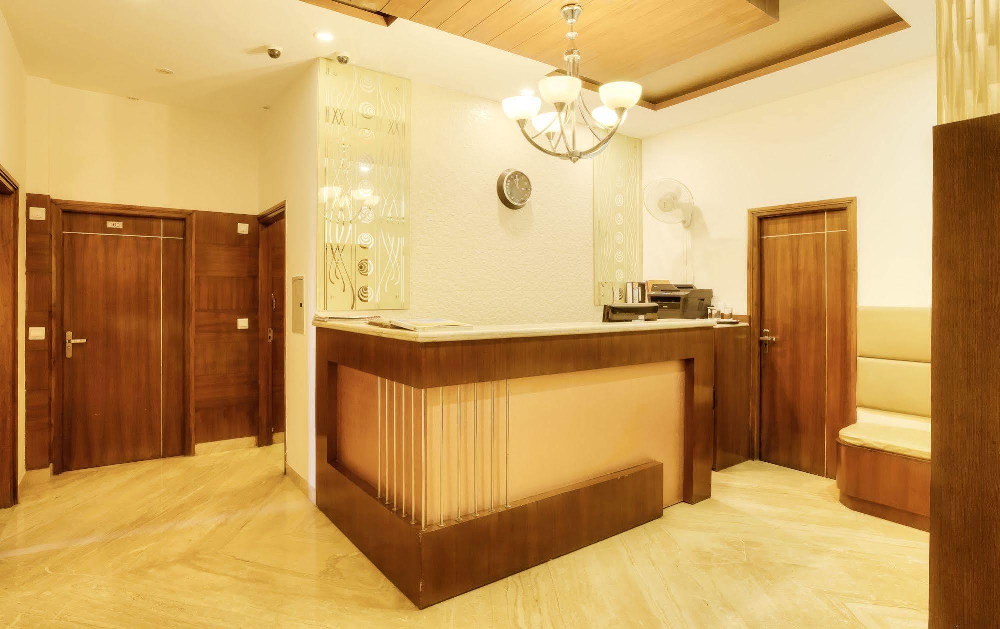 Mint Hotel จัณฑีครห์ ภายนอก รูปภาพ