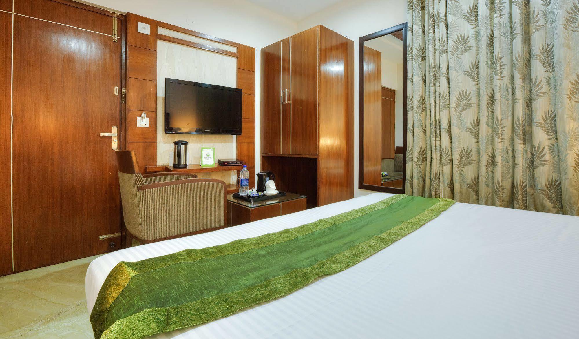 Mint Hotel จัณฑีครห์ ภายนอก รูปภาพ