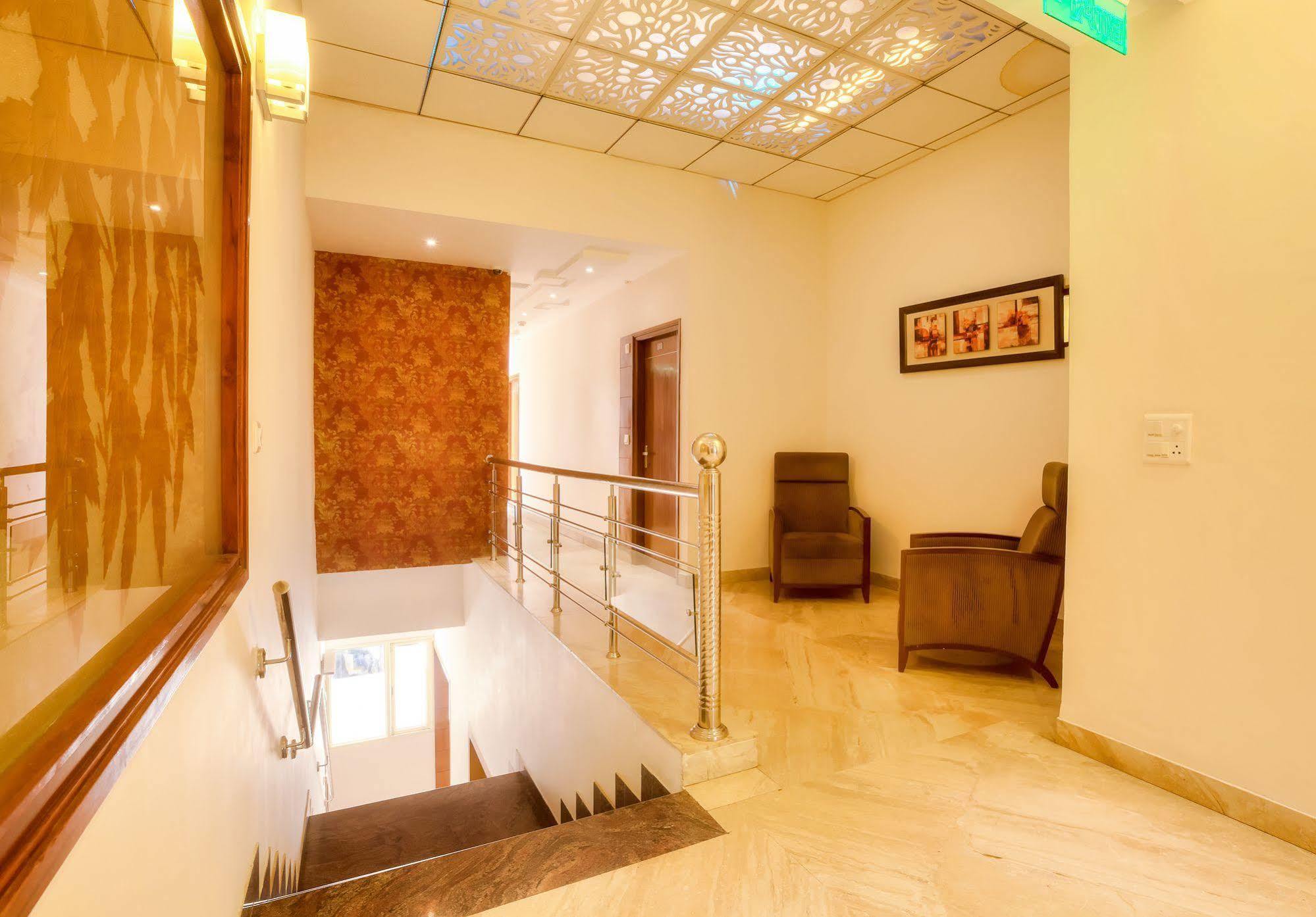 Mint Hotel จัณฑีครห์ ภายนอก รูปภาพ