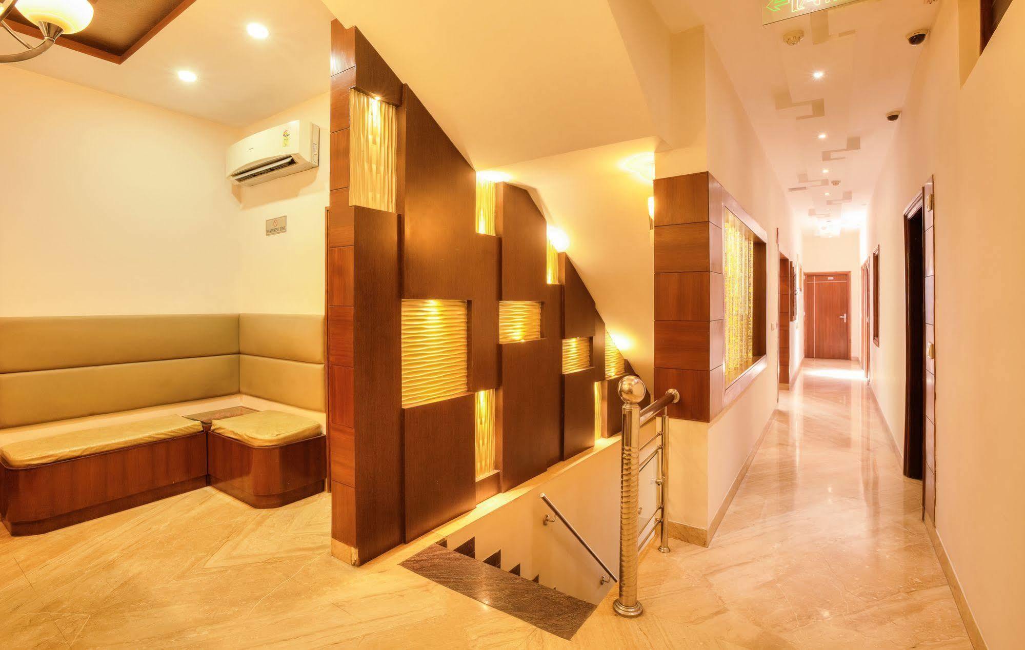 Mint Hotel จัณฑีครห์ ภายนอก รูปภาพ